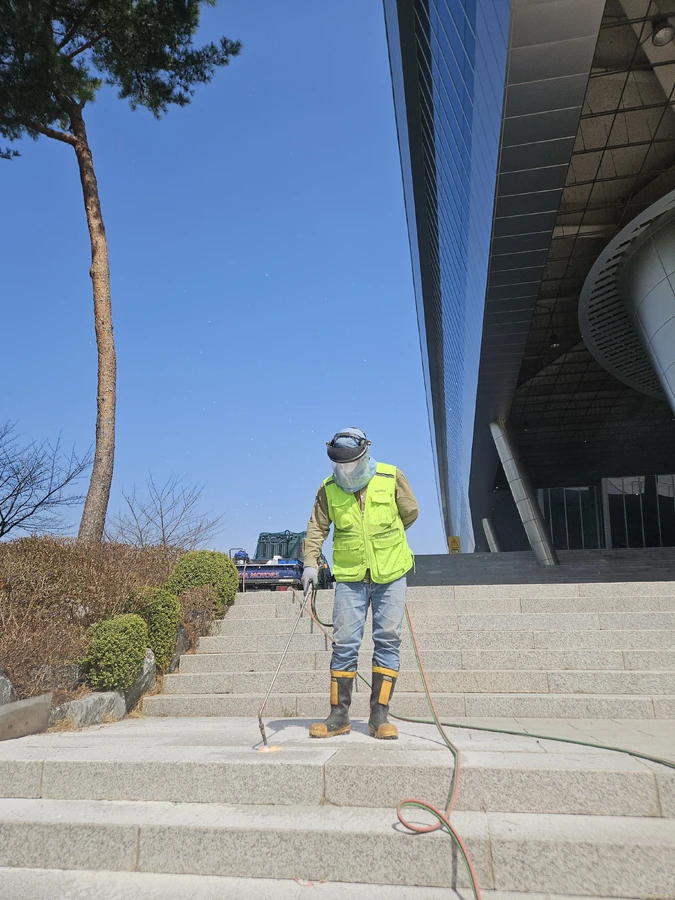 화강석 계단 미끄럼방지 버너 시공 현장